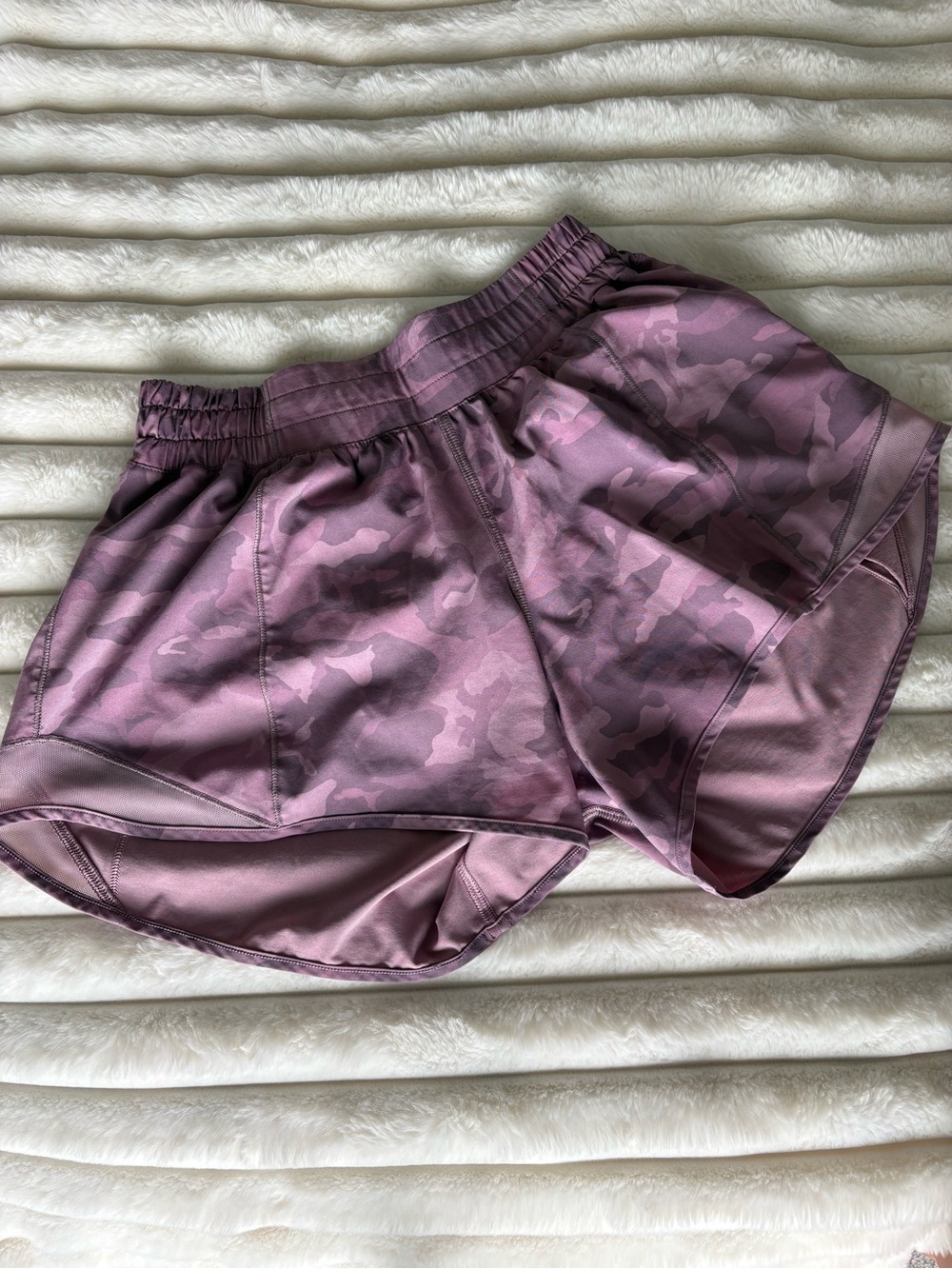 Lululemon hotty hot Athletic Camo Running Shorts - Mauve Pink
